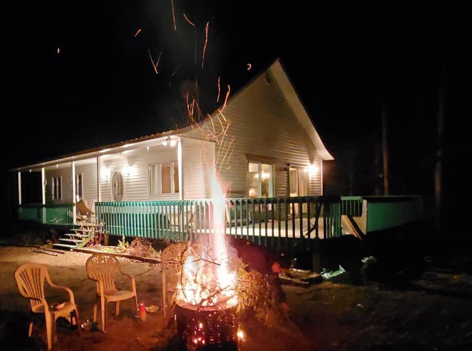 Chalet Nabu L'Ours - Riviere - Billard Saint-Alexis-des-Monts Exterior foto
